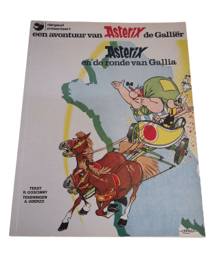 Asterix 05 - Asterix en de ronde van Gallia