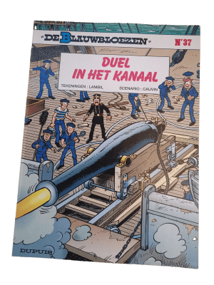 De Blauwbloezen 37 - Duel in het kanaal